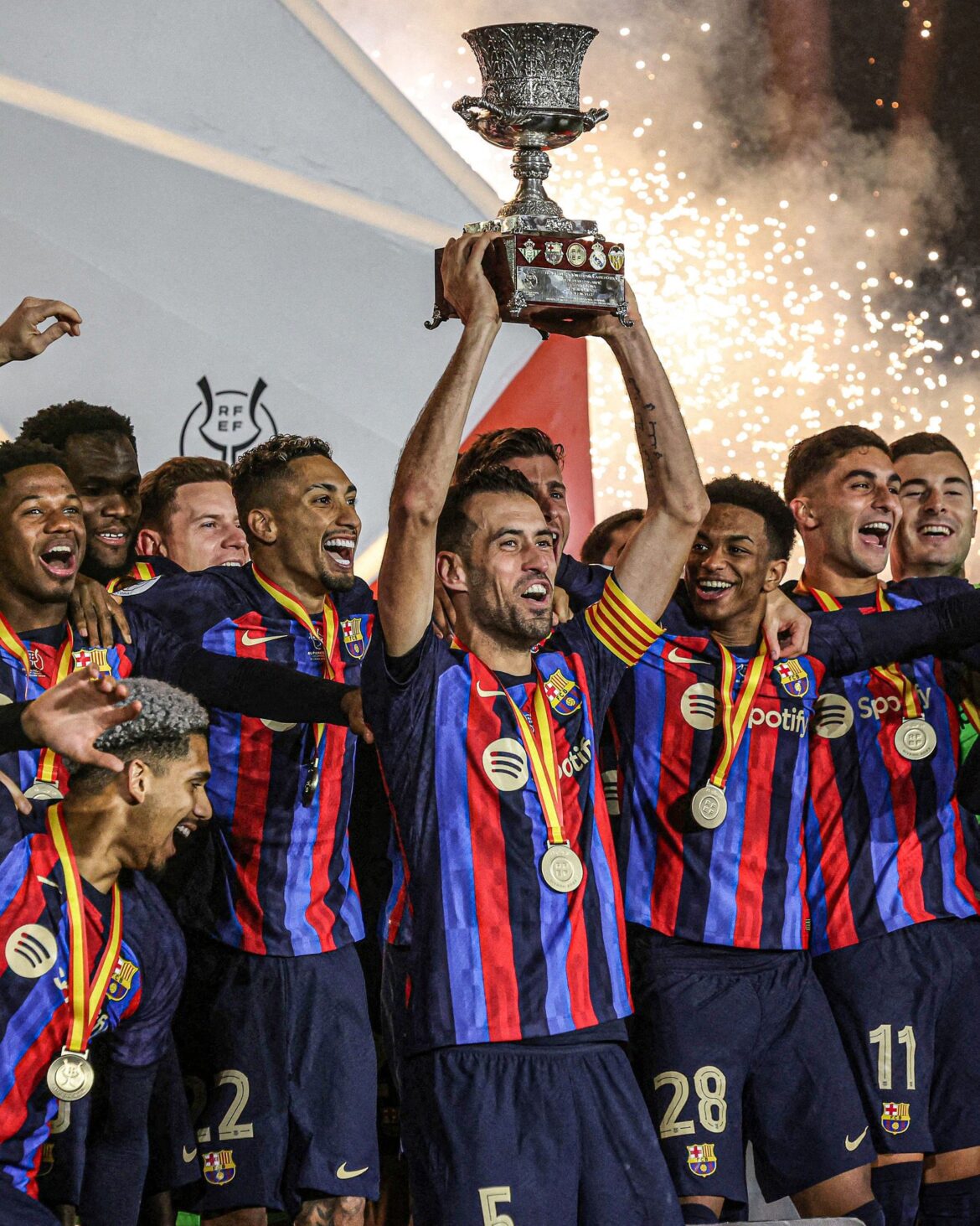 XAVI WINS HIS FIRST TITLE OF HIS BARCA CAREER