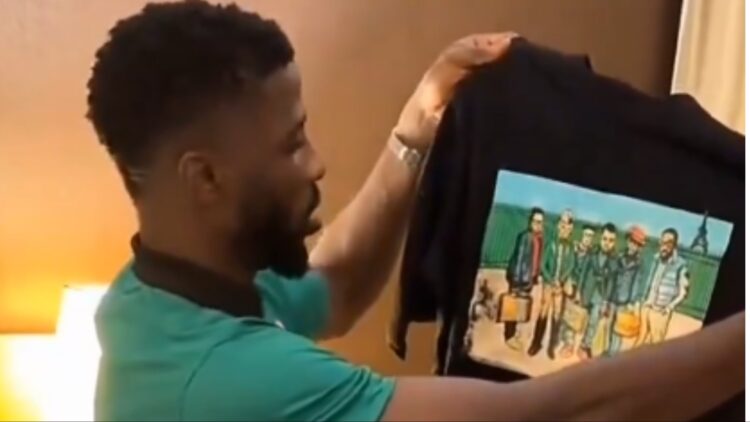 Nigeria vs Libya: Kelechi Iheanacho turns shirt seller at Super Eagles camp