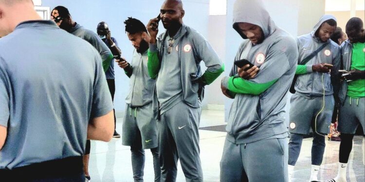 Following their nightmare at the Libyan airport, the Super Eagles players and coaches have returned to Nigeria.