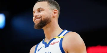 Steph Curry injured as Golden State Warriors fall to Clippers 112-104