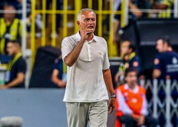 “It’s too dark, smells bad” – Jose Mourinho slams Turkish league after win