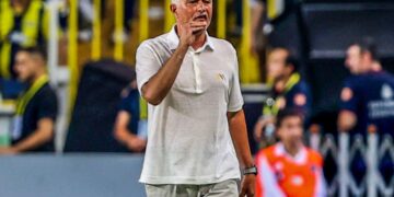 “It’s too dark, smells bad” – Jose Mourinho slams Turkish league after win