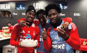 Aina, Hudson Odoi and Elanga pose with a bowl of eggs.