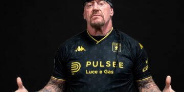 Undertaker models new Genoa jersey