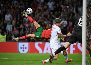 Ronaldo hits 910 career goals in Portugal’s 5-1 bashing of Poland