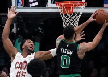 Tatum goes off for 33 as Celtics end Cavs unbeaten streak