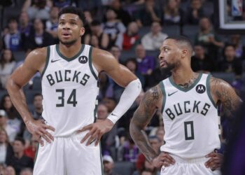 Giannis Antetokounmpo, Lillard combine for 74 PTS as Bucks lose again