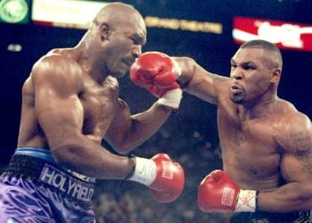 Holyfield teases ‘trilogy’ fight with Tyson
