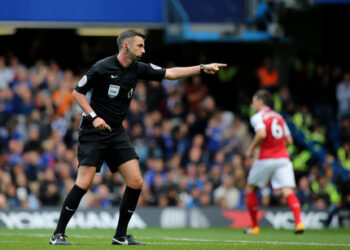 Chelsea v Arsenal: “Controversial” Michael Oliver appointed as center referee