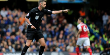 Chelsea v Arsenal: “Controversial” Michael Oliver appointed as center referee