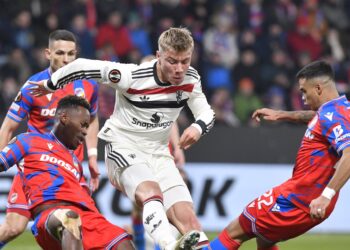 Rasmus Hojlund’s brace drags Manchester United into Europa League top 8