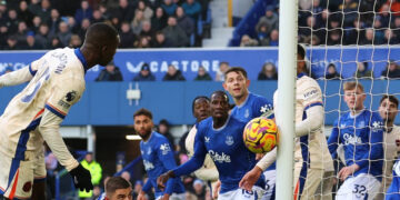 Wasteful Chelsea lose ground in title race as Everton stand firm