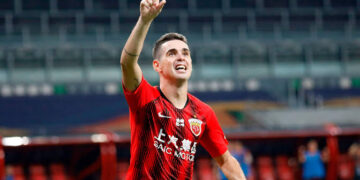 Oscar bids emotional farewell to Shanghai Port