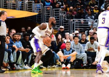 LeBron James returns to fire Lakers past Memphis 116-110