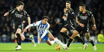 Sloppy Arsenal drop points at Brighton