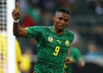 Samuel Eto’o meets former teammate who works as a security guard (Video)