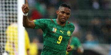 Samuel Eto’o meets former teammate who works as a security guard (Video)