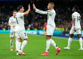 Madrid beats Las Palmas to go top of the table