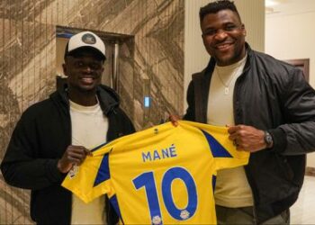 Ngannou hangs out with Mane in Saudi