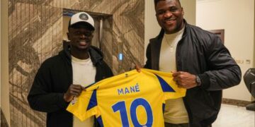 Ngannou hangs out with Mane in Saudi