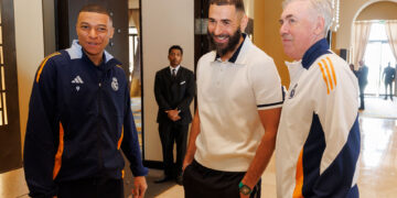 Benzema visits Madrid squad in Jeddah ahead of Super Cup