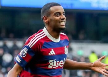 Unstoppable Isak leads charge as Newcastle pile misery on Spurs