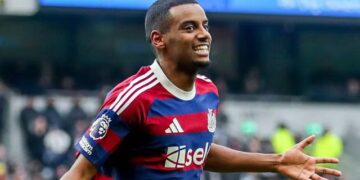 Unstoppable Isak leads charge as Newcastle pile misery on Spurs