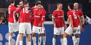Europa League: AZ Alkmaar silence Roma to move one step closer to knockout round