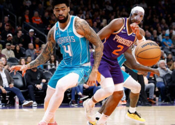 Hornets trade Richards to Suns for Okogie