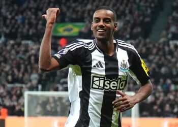 Red-hot Isak guides Newcastle to win against Wolves