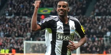 Red-hot Isak guides Newcastle to win against Wolves