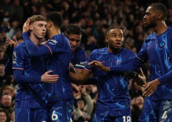 Chelsea come from behind to snatch victory against West Ham