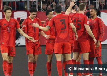 Bayern dominate Frankfurt as Leipzig stumble in top-four race