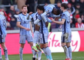 Spurs back to winning ways as they blow Brentford away