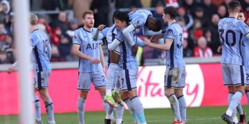 Spurs back to winning ways as they blow Brentford away
