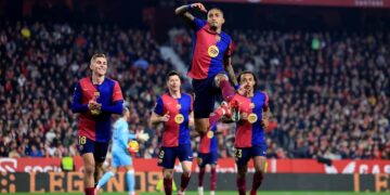 Barca close gap on Real with Sevilla thrashing