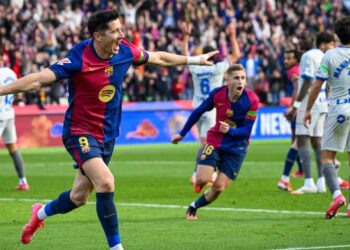 Lewandowski drags Barcelona within 4 points of Real Madrid at LaLiga summit