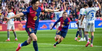 Lewandowski drags Barcelona within 4 points of Real Madrid at LaLiga summit