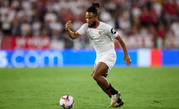 SEVILLE, SPAIN - AUGUST 23: Chidera Ejuke of Sevilla FC runs with the ball during the La Liga match between Sevilla FC and Villarreal CF at Estadio Ramon Sanchez Pizjuan on August 23, 2024 in Seville, Spain. (Photo by Jesus Ruiz/Quality Sport Images/Getty Images)