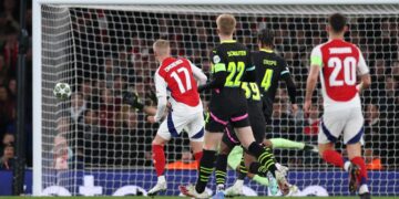Arsenal zoom into last 8 after two-all draw against PSV