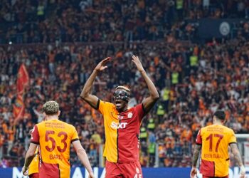 Young Galatasaray fan in tears as Osimhen gifts him his jacket