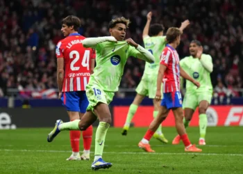 Barcelona stages dramatic comeback to stun Atlético in La Liga showdown