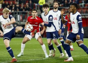 Bergvall’s own goal sinks Spurs in disappointing Europa League defeat to AZ