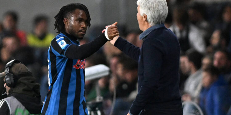 ADEMOLA LOOKMAN, stretta di mano con GIAN PIERO GASPERINI, Serie A 2024-25, Atalanta-Genoa 5-1, azione, action, gesti SERIE A 2024-25 ATALANTA-GENOA 5-1