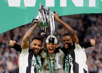 Osula and Isak show off dance moves during Newcastle’s Carabao Cup celebration