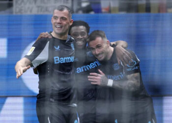 Away teams reign supreme in Bundesliga showdown