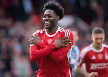 Ola Aina: Super Eagles star settles Afrobeats war, ranks best Nigerian artistes