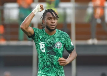 Fan asks Lookman to take photo, fails to recognize him