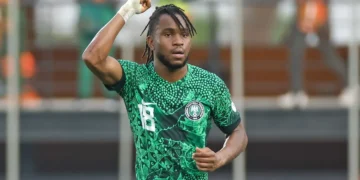 Fan asks Lookman to take photo, fails to recognize him