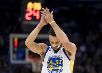 Curry drops 37 as Warriors silence Lebron, Luka & The Lakers
